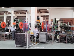 スーパーマーケットの棚付けのゴンドラの金属の表示は小売店の棚に棚に置く