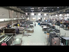 ロボットの腕の間をシャトルして 科学と技術の魅力を感じます