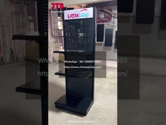 床に散らばった道具に 悩んでいるの?